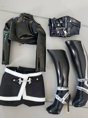 MGA Rainbow High Shadow High Ainsley Slater LE Doll Accessories Clothing Outfit